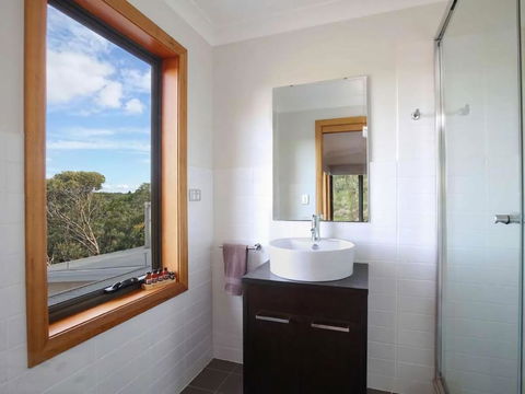 Postcards From The Edge - Whitsundays Accommodation 3