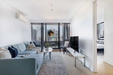 Premium Albert Park Grand Prix Apartment By Ready Set Host - Whitsundays Accommodation 0