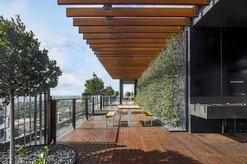 Premium Albert Park Grand Prix Apartment By Ready Set Host - Whitsundays Accommodation 3
