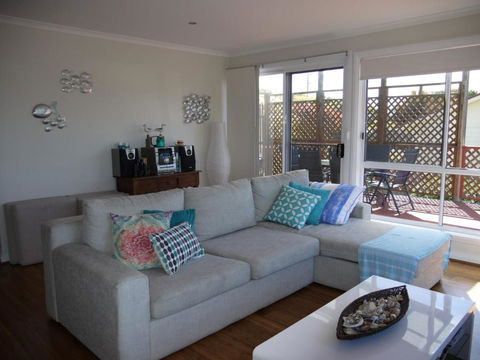 Prime Location - Totally Refurbished - Whitsundays Accommodation 3