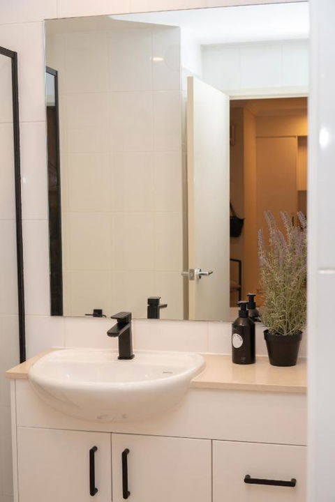 PRIME SPOT: Modern Studio+Balcony Darling Harbour - Whitsundays Accommodation 3