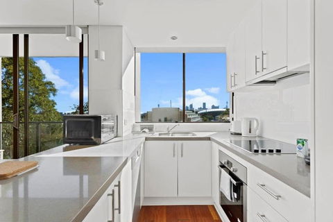 Prime Location 2-Bed Apartment With Parking - Whitsundays Accommodation 3