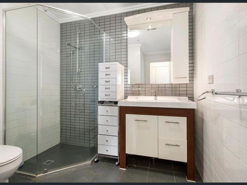 Private Room With Shared Washroom Only In 3bhk Apartment - Whitsundays Accommodation 2