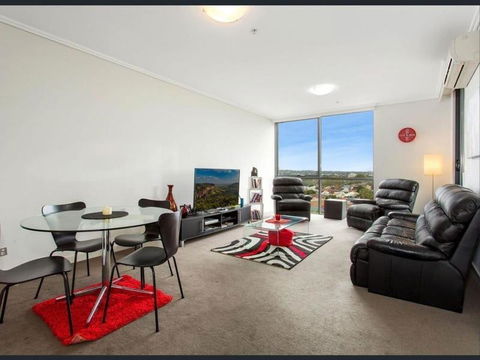Private Room With Shared Washroom Only In 3bhk Apartment - Whitsundays Accommodation 3
