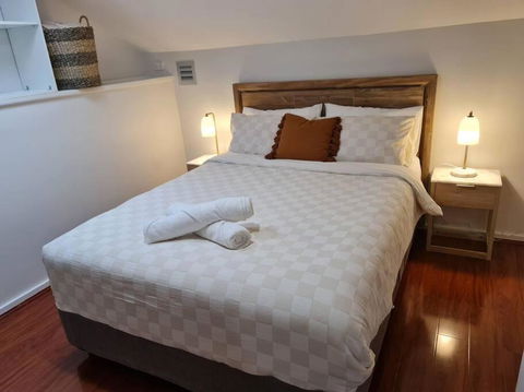 Private & Cosy Two Storey Guest House - Whitsundays Accommodation 2
