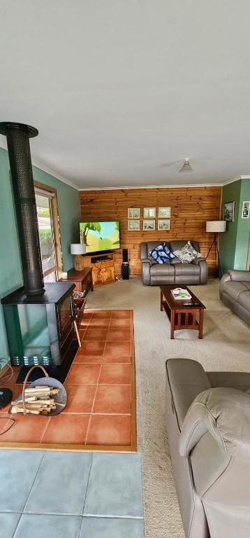 Prom Coast - Beach Abode - Sandy Point - Whitsundays Accommodation 3