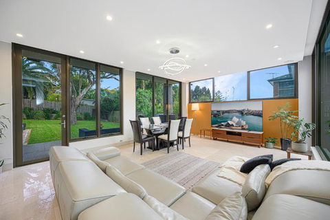 Putney Brand New Luxury House Pool & Waterview - Whitsundays Accommodation 3