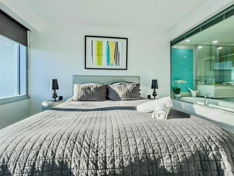 Q1 Skyview Retreat - Level 31 Spectacular Views - Whitsundays Accommodation 1