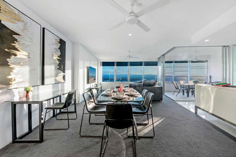 Q Tower At Surfers Paradise - From Level 3 - Private & Self Contained Apartments - Whitsundays Accommodation 3