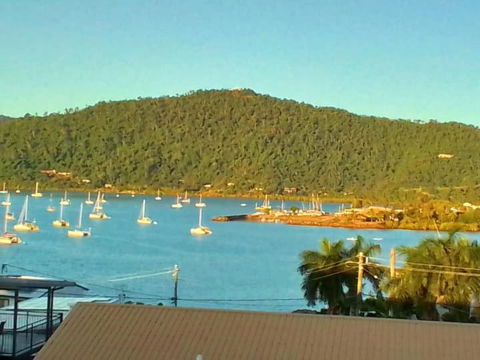 QCWA Cheerful Cottage - Airlie Beach - Whitsundays Accommodation 0