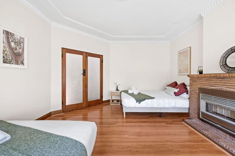 Quadruple Room - Near Transport & Shops - Shared Bathroom - Whitsundays Accommodation 0