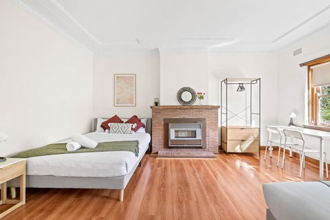 Quadruple Room - Near Transport & Shops - Shared Bathroom - Whitsundays Accommodation 2
