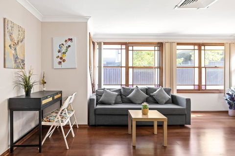 Quadruple Room W Ensuite In Gordon Near Train & Bus - Whitsundays Accommodation 2