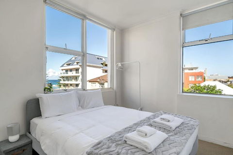Quaint 1BD On The Doorstep Of Manly Beach - Whitsundays Accommodation 1