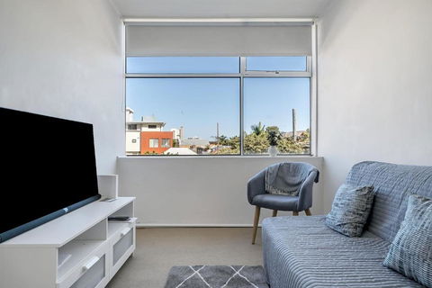 Quaint 1BD On The Doorstep Of Manly Beach - Whitsundays Accommodation 0