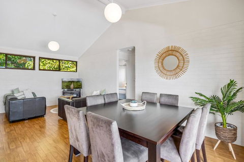 Quaint 2-Bed Beach Abode With Ocean Views - Whitsundays Accommodation 1