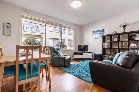 Quaint & Homey Ripponlea Flat - Whitsundays Accommodation 0