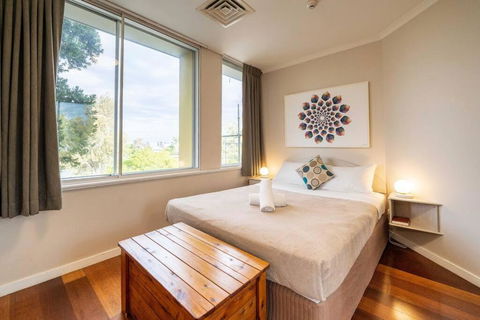 Quaint Auchenflower 1B1B Apt W Parking Close To UQ - Whitsundays Accommodation 0