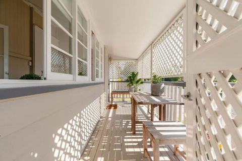 Quaint & Cosy 1 Bedroom Apartment In Queenslander. - Whitsundays Accommodation 0