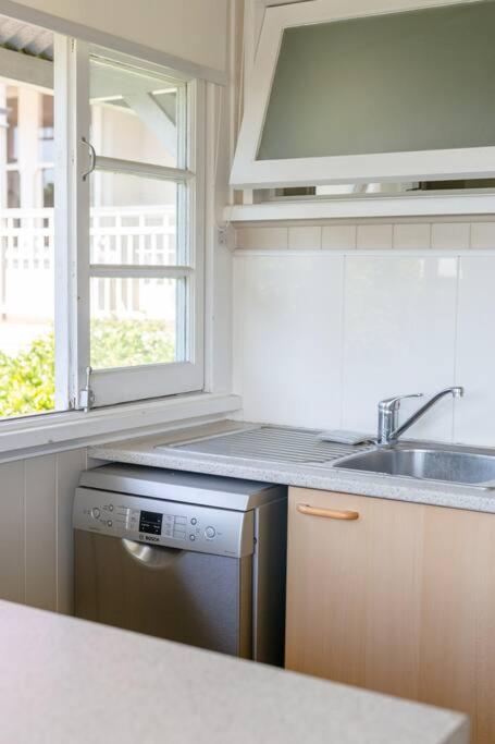 Quaint & Cosy 1 Bedroom Apartment In Queenslander. - Whitsundays Accommodation 2