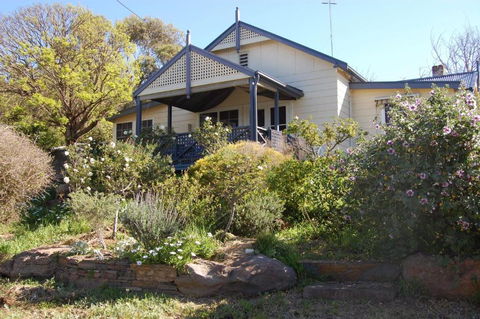 Quaint Cottage Nestled Amongst The Trees - Whitsundays Accommodation 0