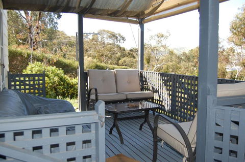 Quaint Cottage Nestled Amongst The Trees - Whitsundays Accommodation 2