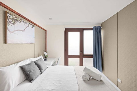 Quaint Double Room - Private Spot At Milperra - Shared Bathroom - Whitsundays Accommodation 2