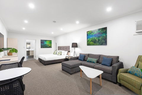 Presidential Motel - Whitsundays Accommodation 0