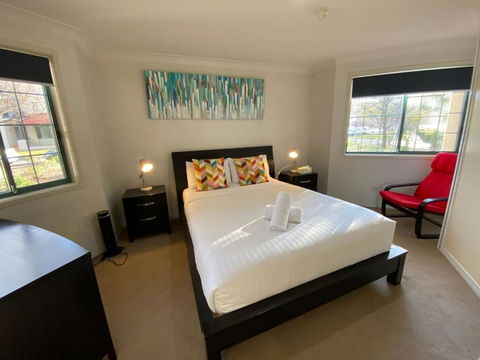 Quiet 2 Bedroom Apt In The Heart Of Old Kingston - Whitsundays Accommodation 2