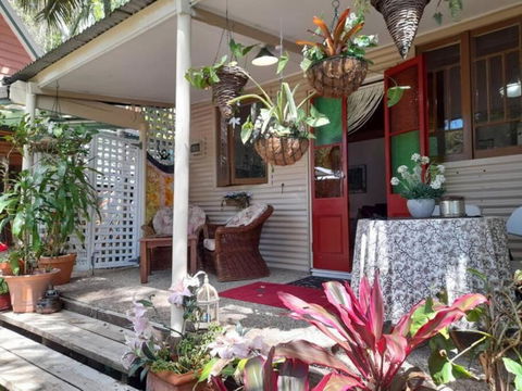 Quirky Cottage In Centre Of Maleny, Walk Everywhere - Whitsundays Accommodation 3