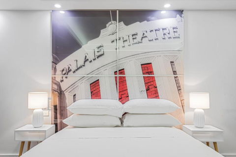 Quirky Studio With Sleek Decor In St Kilda - Whitsundays Accommodation 2