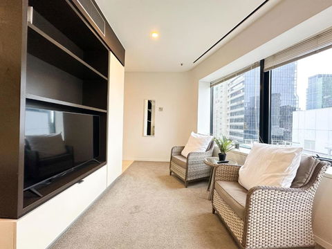 QV Central Oasis Contemporary City Getaway - Whitsundays Accommodation 3