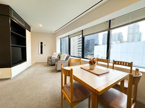QV Central Oasis Contemporary City Getaway - Whitsundays Accommodation 2