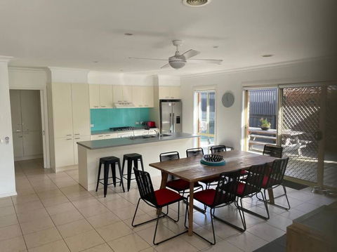 R&R By The Bay In Prime Location - Whitsundays Accommodation 3