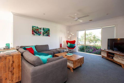 R&R By The Bay In Prime Location - Whitsundays Accommodation 2