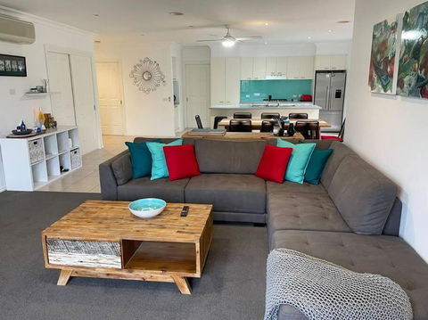 R&R By The Bay In Prime Location - Whitsundays Accommodation 1