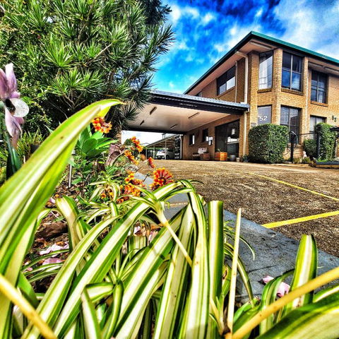Raceview Motor Inn - Whitsundays Accommodation 0