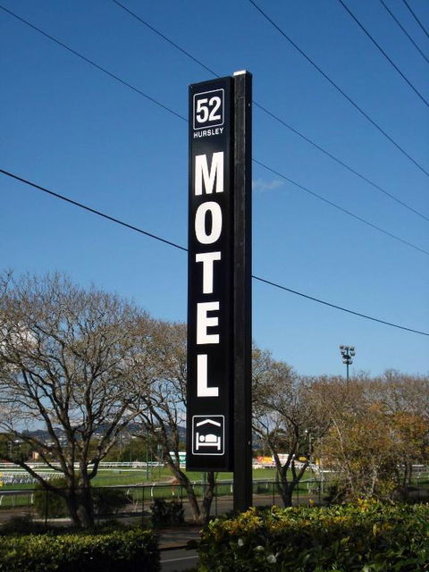 Raceview Motor Inn - Whitsundays Accommodation 1