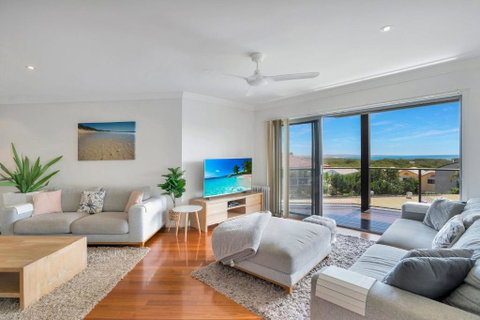 Rainbow Towers 2 Rainbow Beach - Whitsundays Accommodation 2