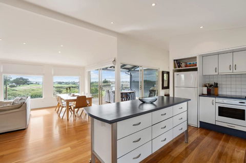 Range View House 23 Bristow Smith Ave Goolwa South-No Linen Included - Whitsundays Accommodation 0
