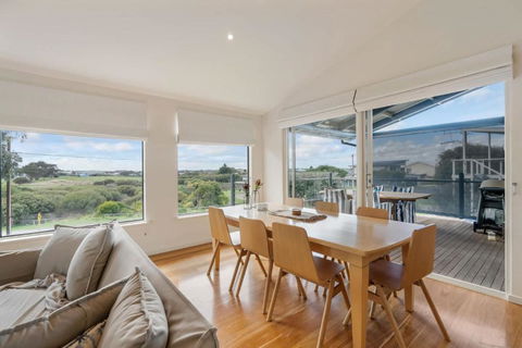 Range View House 23 Bristow Smith Ave Goolwa South-No Linen Included - Whitsundays Accommodation 3