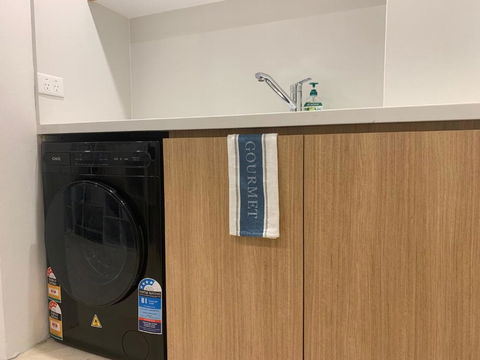 Putney Studio, Short Drive To Parklands & Olympic Park - Whitsundays Accommodation 1