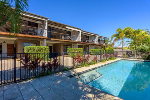 Rainbow Surf 5 - Whitsundays Accommodation 0