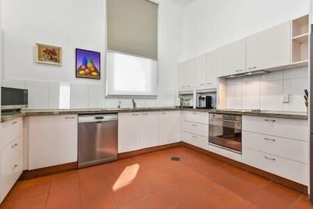 Aston On Church - Luxury Accommodation - Whitsundays Accommodation 3