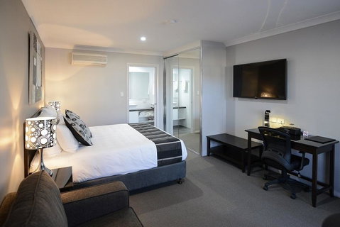 Astro Dish Motor Inn - Whitsundays Accommodation 1
