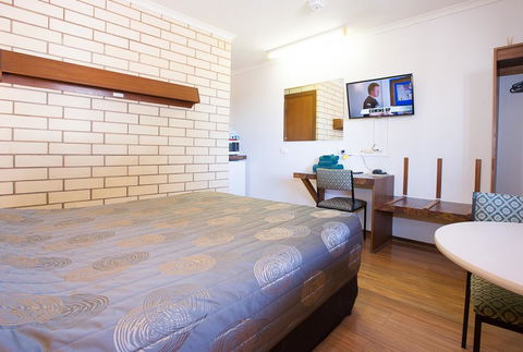 Augusta Budget Motel - Whitsundays Accommodation 3