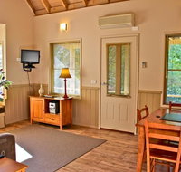 Autumn Leaf Cottage 1 - Whitsundays Accommodation