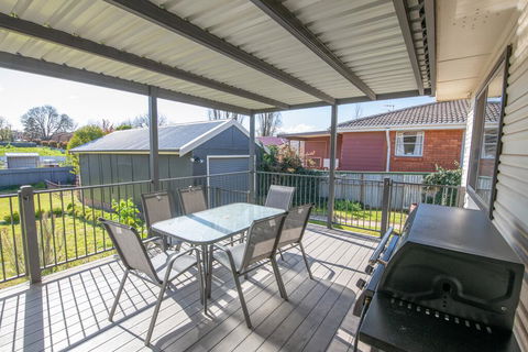 Autumn St - Trendy East Orange - Near CBD - Whitsundays Accommodation 3