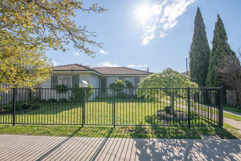 Autumn St - Trendy East Orange - Near CBD - Whitsundays Accommodation 0