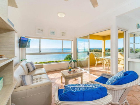 Avalon 1 - Overlooking Beautiful Convent Beach - Whitsundays Accommodation 3
